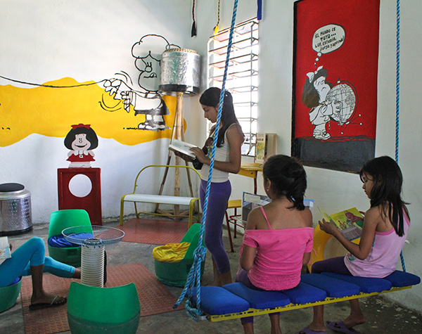 MAFALDA VIVE LIBRARY - FUNDACIÓN PARA EL DESARROLLO HUMANO PAOLO FREIRE, 2012